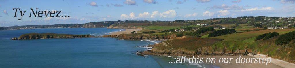 view of le veniec fromm pointe du guern with text